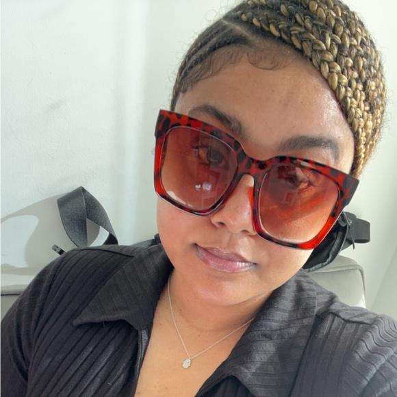 Meet your Posher, Kyra - Picture 1 of 1